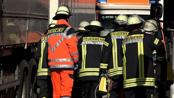Almanya’da yolcu otobüsü kaza yaptı: 16 yaralı
