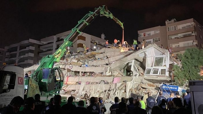 İzmir'de yıkılan 'Doğanlar Apartmanı' davası başladı