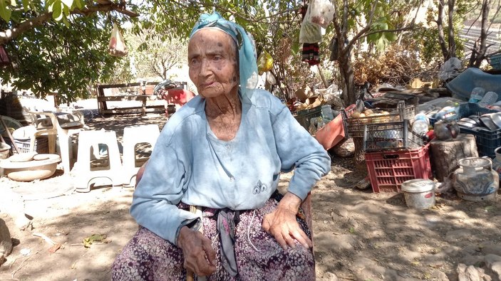 Aydın'da, eşinin vasiyeti ile ömrünü taş evde geçirdi