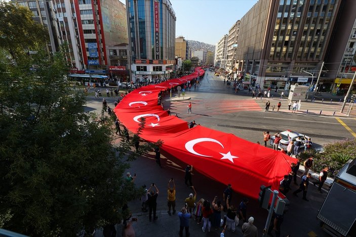 İzmir'in kurtuluşunun 99'uncu yıl dönümü