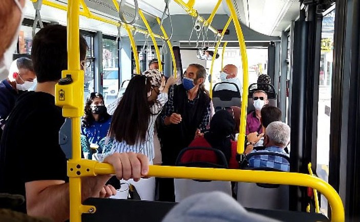 Sivas'ta halk otobüsü içerisinde maske kavgası