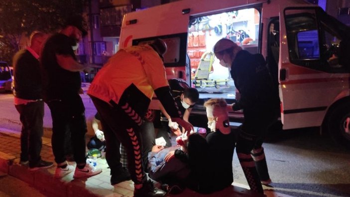Bursa’da süratli giden otomobil kaza yaptı: Araçtan içki şişeleri çıktı