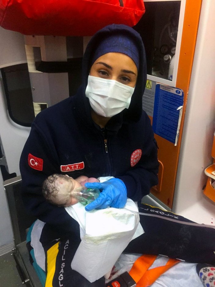 Burdur'da doğum esnasında kalbi duran bebek hayata geri döndü