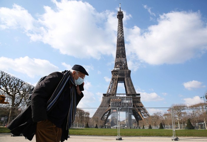 Fransa'da son 24 saatte 9 bin 966 yeni vaka