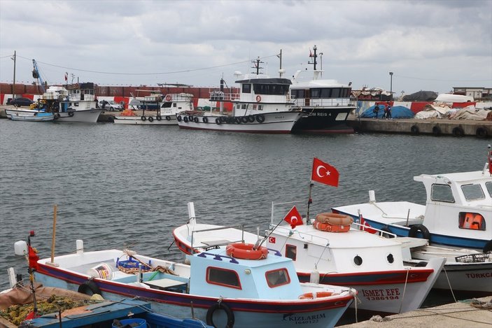 Tekirdağ'da poyraz bitti, balıkçılar denize açıldı