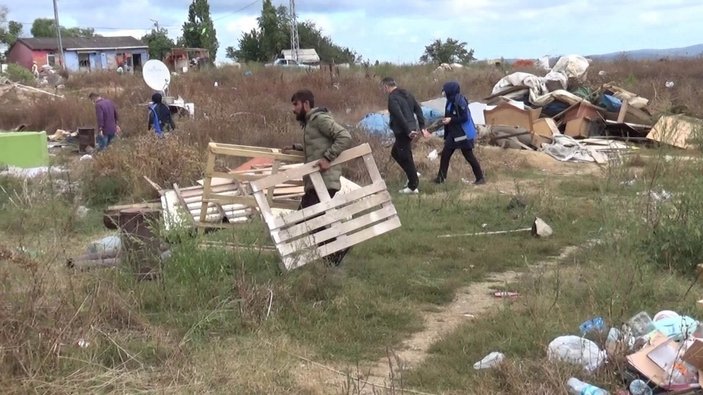 Sultangazi’de kamu arazine yapılan barakalar yıkıldı