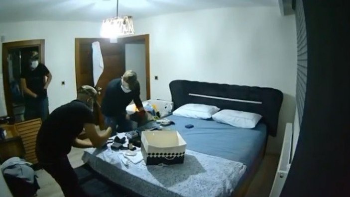 Bursa'da eve giren hırsızlar bebek kamerasına yakalandı