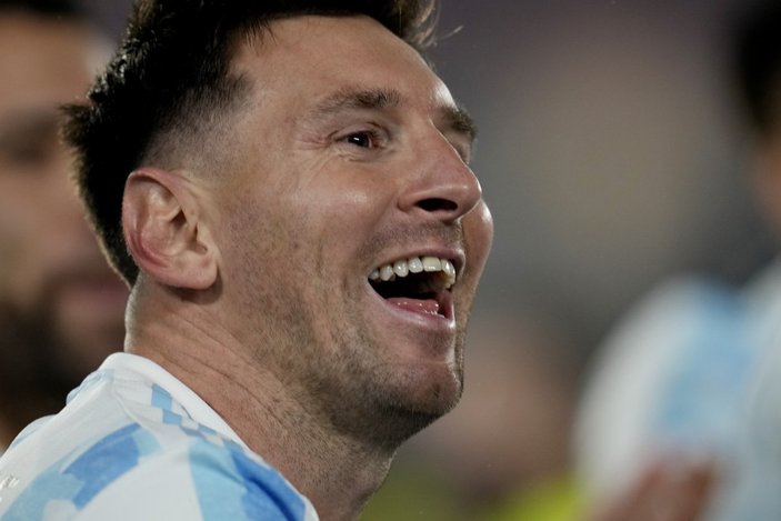 Messi, Pele'yi geçti