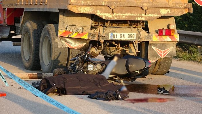 d Düzce'de yeni evlenen çift kazada yaşamını yitirdi