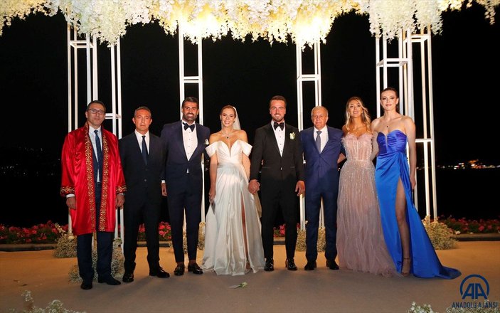 Fenerbahçeli Melih Mahmutoğlu, Damla Çakıroğlu ile evlendi