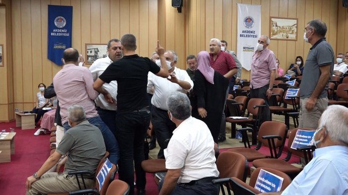 Mersin'de belediye meclisinde 'heval' gerginliği