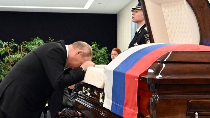Vladimir Putin, hayatını kaybeden bakanın ardından gözyaşı döktü