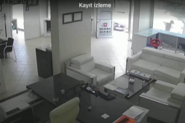 Elazığ’da, iş yerine silahlı saldırı kamerada