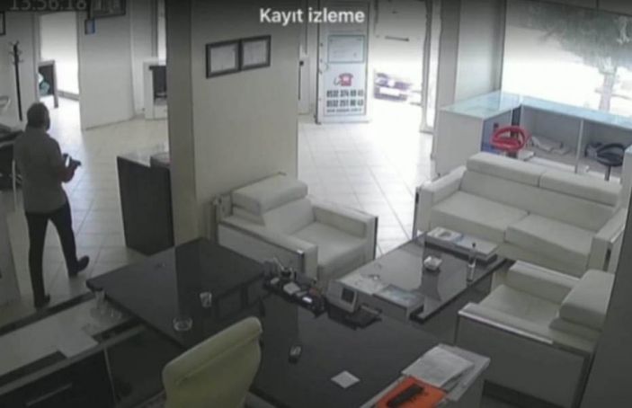Elazığ’da, iş yerine silahlı saldırı kamerada