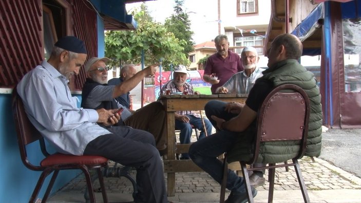 Beykoz’da Trabzonlu muhtar, köyünü bordo mavi renklere bürüdü