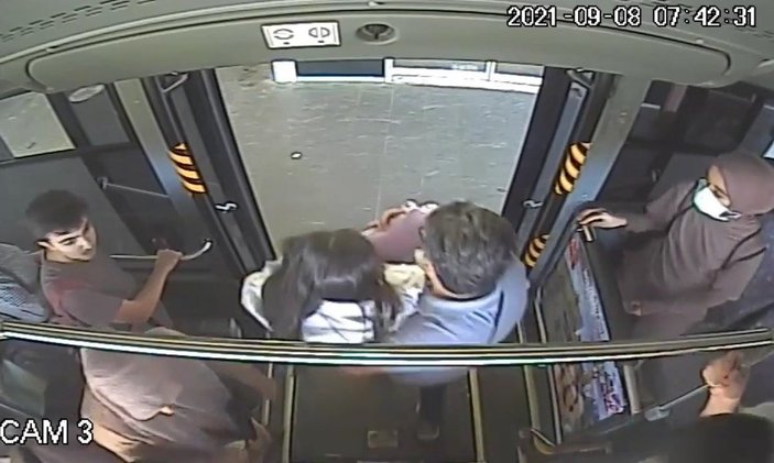 Bingöl'de otobüste baygınlık geçiren kız, hastaneye bırakıldı