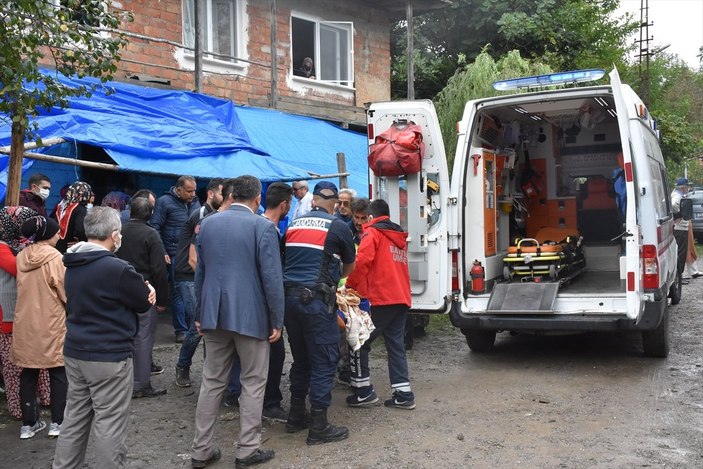 Bartın'da cenaze evinin balkonunda çökme meydana geldi