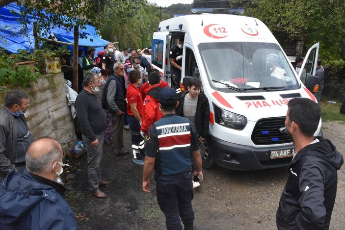 Bartın'da cenaze evinin balkonunda çökme meydana geldi