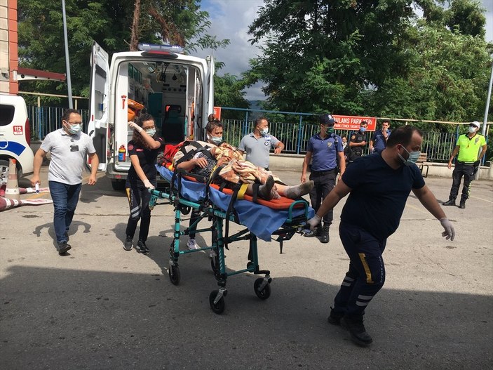 Bartın'da cenaze evinin balkonunda çökme meydana geldi