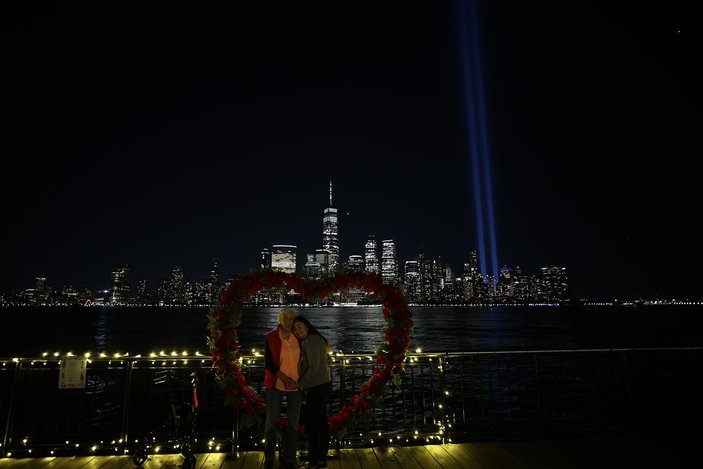New York'ta 11 Eylül saldırılarını anmak için yakılan ışık kontrol edildi