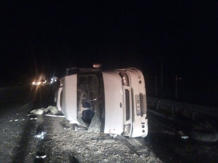 Şanlıurfa'da tarım işçilerini taşıyan minibüs devrildi