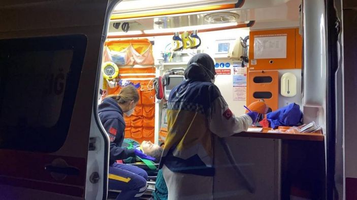 i Kartal'da direksiyon hakimiyetini kaybeden otomobil kaza geçirdi: 4 yaralı