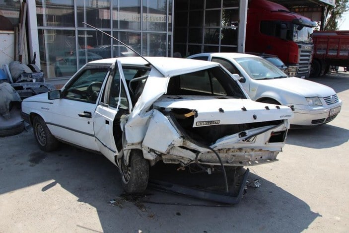 Amasya'da seyir halindeyken uyuyan sürücü kaza yaptı