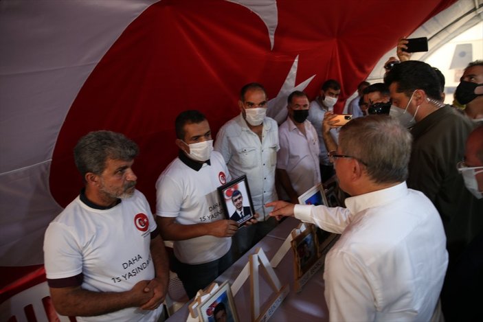 Ahmet Davutoğlu'na Diyarbakır ailelerinden tepki