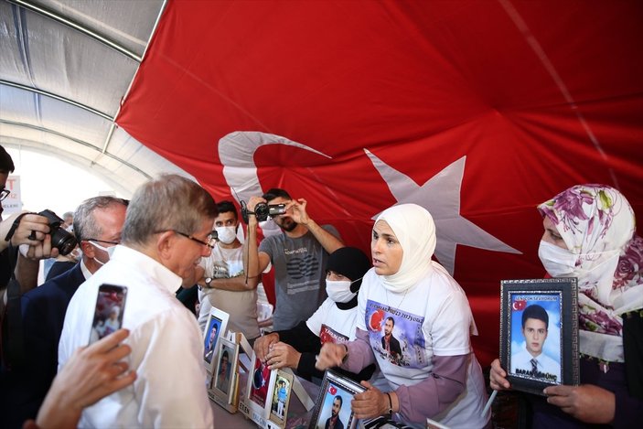 Ahmet Davutoğlu'na Diyarbakır ailelerinden tepki