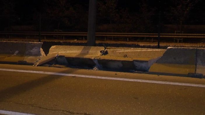 i Kartal'da direksiyon hakimiyetini kaybeden otomobil kaza geçirdi: 4 yaralı