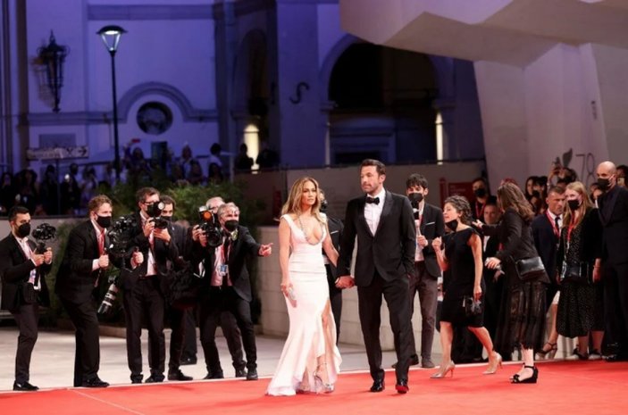 Jennifer Lopez ile Ben Affleck, kırmızı halıda aşk tazeledi