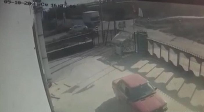 Mersin’de 4 kişinin yaralandığı kaza kamerada