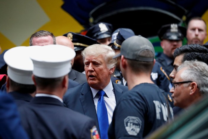 Trump’tan 11 Eylül’ün 20. yıl dönümünde New York polisi ve itfaiyesine sürpriz ziyaret