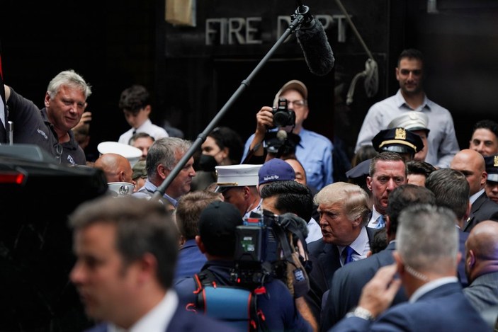 Trump’tan 11 Eylül’ün 20. yıl dönümünde New York polisi ve itfaiyesine sürpriz ziyaret