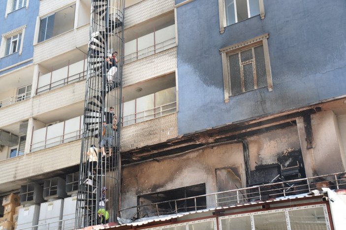 Muş’ta 6 katlı binada yangın: Can pazarı yaşandı