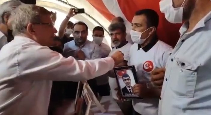 Ahmet Davutoğlu'na evlat nöbetindeki ailelerden HDP tepkisi