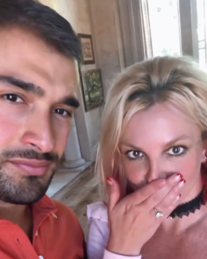 Britney Spears, Sam Asghari ile nişanlandı