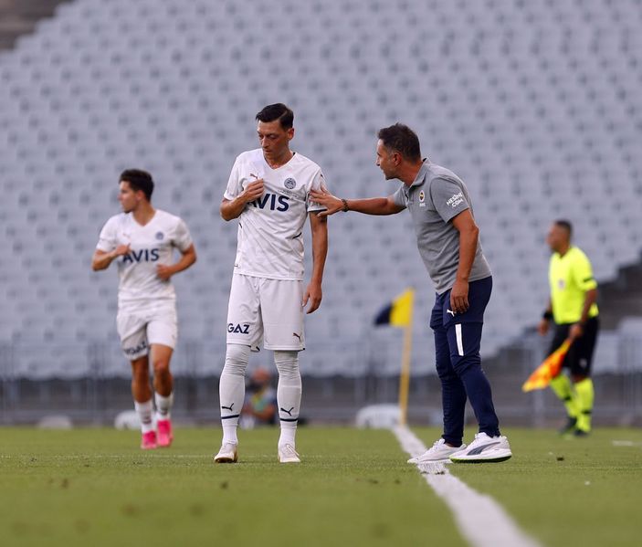 Yönetimden Vitor Pereira'ya Mesut Özil baskısı