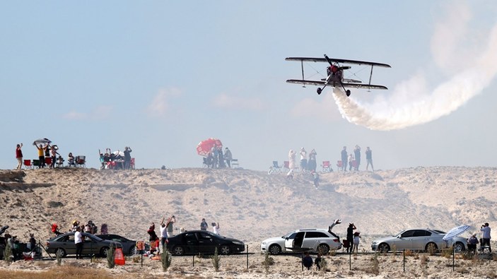 Eskişehir'de yerli ve yabancı akrobasi pilotlarından gösteri uçuşu
