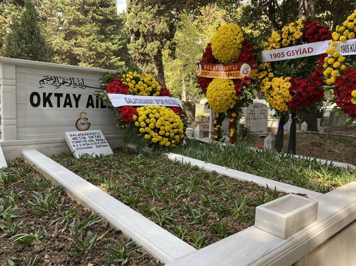 Metin Oktay kabri başında anıldı