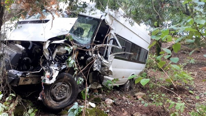Osmaniye’de öğrenci servisi kamyonetle çarpıştı: 10 yaralı