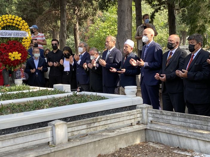 Metin Oktay kabri başında anıldı