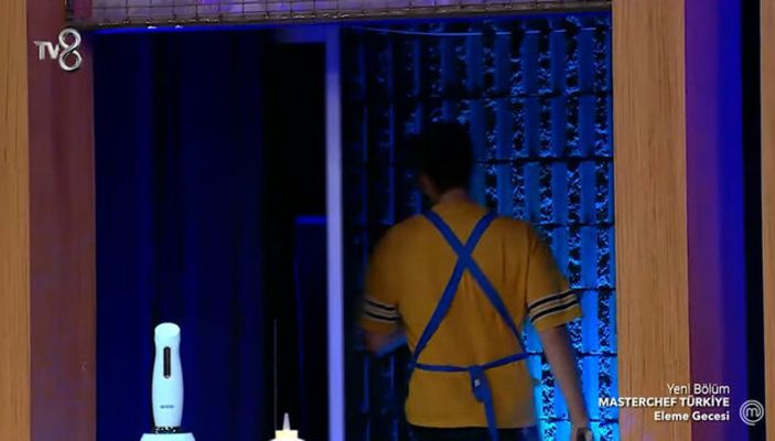 MasterChef eleme gecesinde gergin anlar! Mehmet Şef o yarışmacıyı stüdyodan kovdu