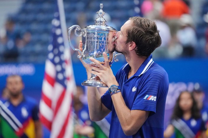 ABD Açık'ta Djokovic'i yenen Medvedev şampiyon