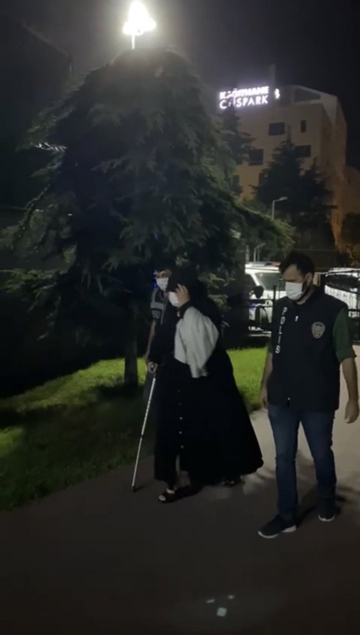 Kağıthane'de koltuk değnekli firari torbacı kadın yakalandı