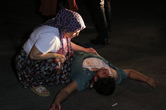 Adana'da sopayla dövdükleri kişiyi defalarca bıçakladılar