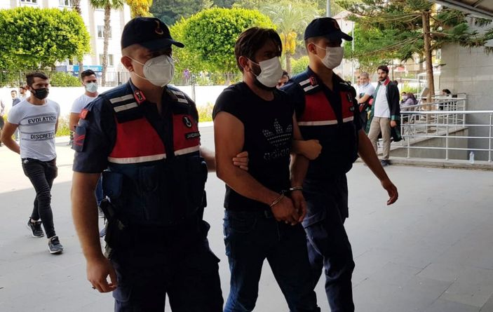 Antalya'da kızının düğünü için silah kaçakçılığı yapan kadın tutuklandı