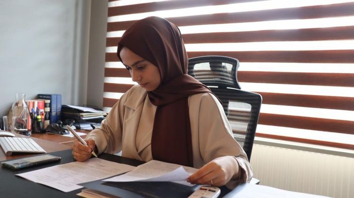 i Kocaeli'de yol ortasında aracından inen kadın sürücü, hemcinsine saldırdı