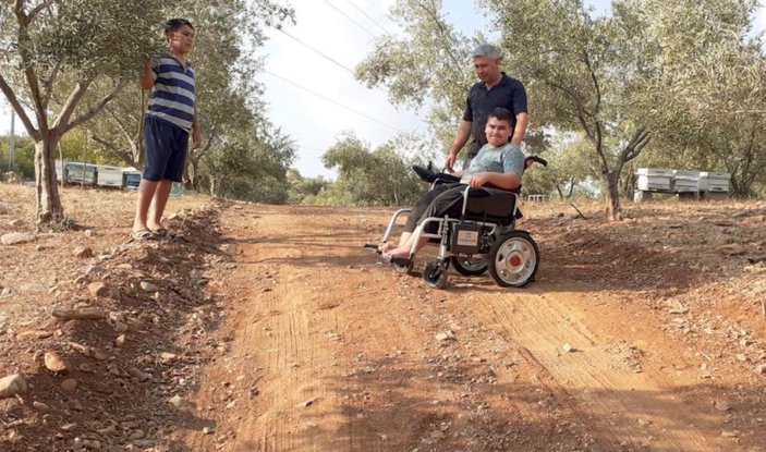 Osmaniye'de yürüme engelli olan genç çocuk, yetkililerden yol istiyor