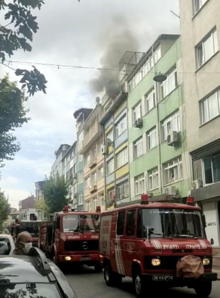 i Fatih’te yangında mahsur kalan demans hastası kadını ekipler kurtardı